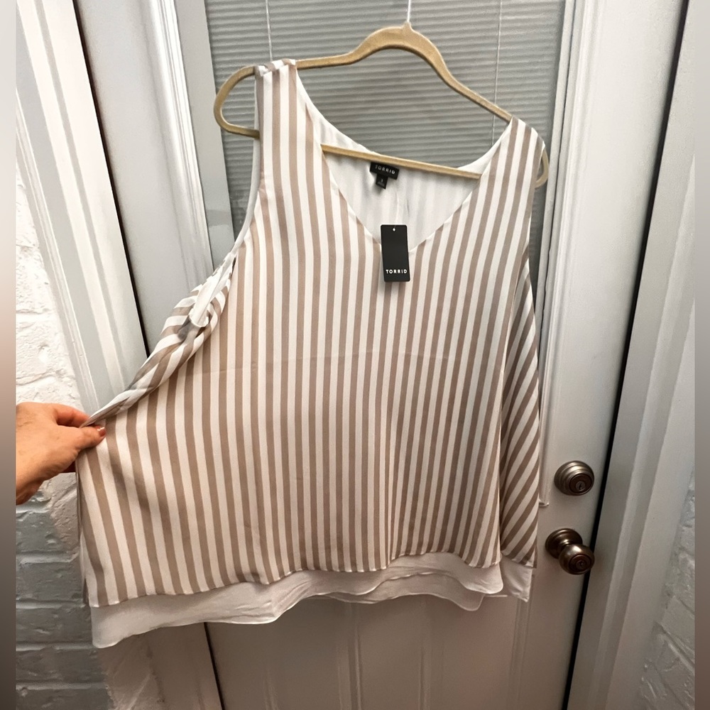 25% off listed price. Never worn tank blouse. Plus size 22-24. Flowing material.